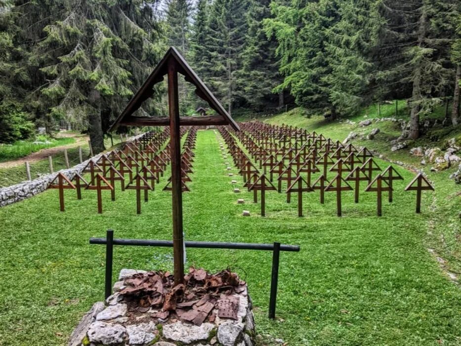 Trekking sul Monte Zebio: sulle orme della Brigata Sassari Trekking sul Monte Zebio: sulle orme della Brigata Sassari desktop picture