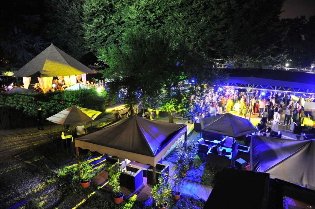 Festa dei Single: Apericena con musica e Dj set a Milano Festa dei Single: Apericena con musica e Dj set a Milano desktop picture