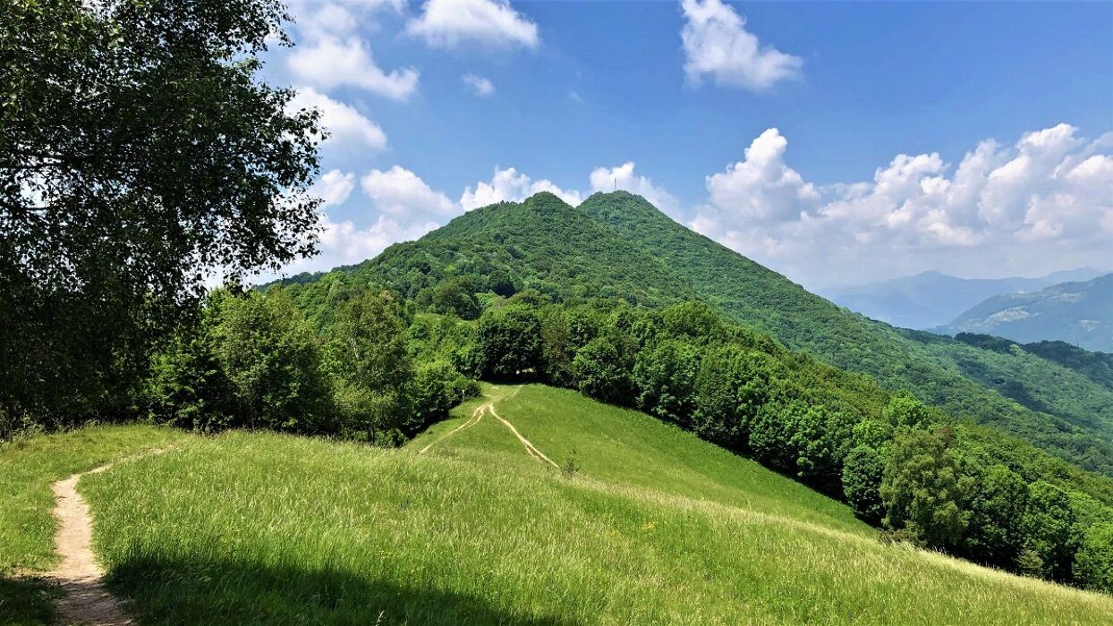 Escursione al Canto Basso: curiosità geologiche e panorami inaspettati Escursione al Canto Basso: curiosità geologiche e panorami inaspettati desktop picture