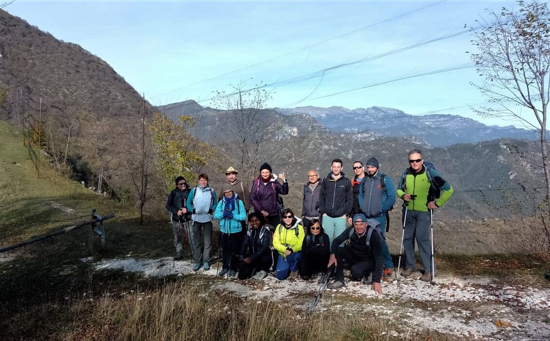 Trekking al Passo Spino: la meraviglia della migrazione autunnale Trekking al Passo Spino: la meraviglia della migrazione autunnale desktop picture