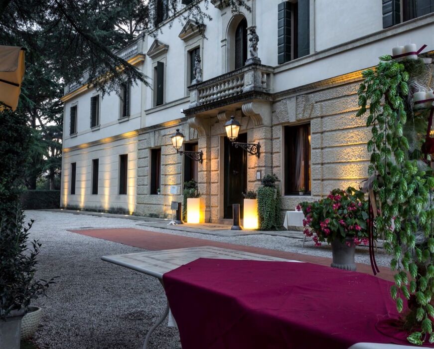 Festa Natalizia tra musica e buon cibo a Villa Italia Festa Natalizia tra musica e buon cibo a Villa Italia desktop picture