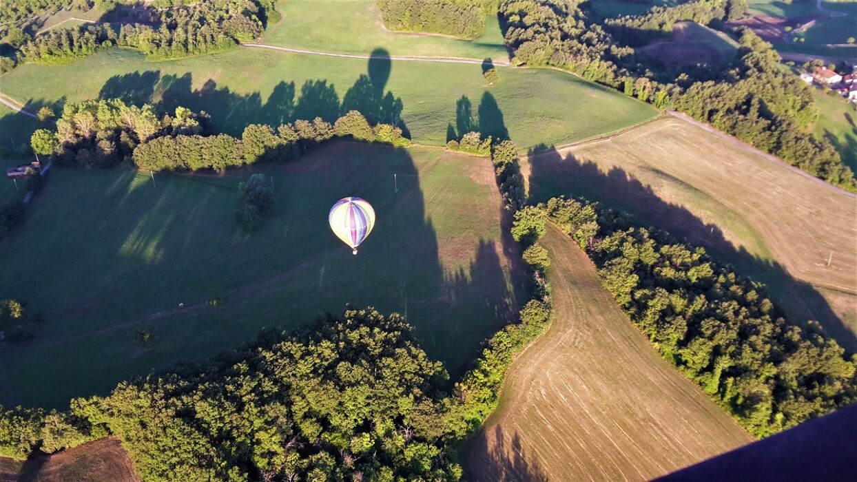 Volo in Mongolfiera all’alba sull’Appennino: un’esperienza da sogno Volo in Mongolfiera all’alba sull’Appennino: un’esperienza da sogno desktop picture