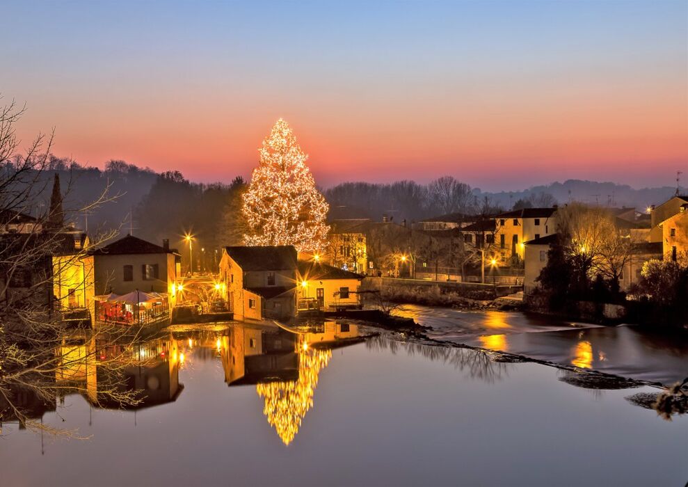 La Magia del Natale: Tour guidato da Valeggio sul Mincio a Borghetto La Magia del Natale: Tour guidato da Valeggio sul Mincio a Borghetto desktop picture
