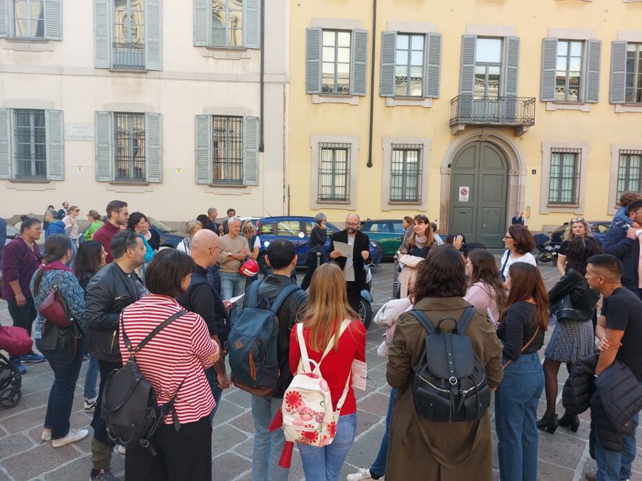 Fake Tour: Visita guidata tra verità e finzione nel cuore di Milano Fake Tour: Visita guidata tra verità e finzione nel cuore di Milano desktop picture