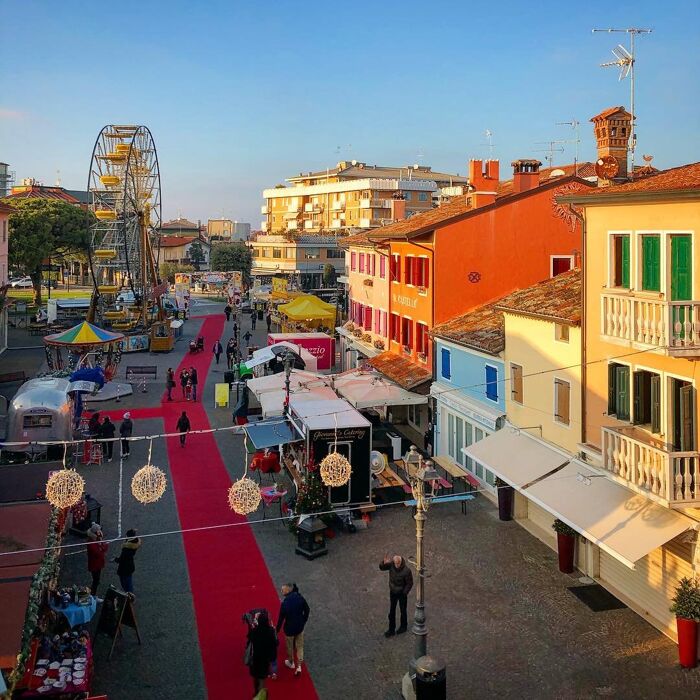 Passeggiata a Caorle: il borgo e la magia del Natale Passeggiata a Caorle: il borgo e la magia del Natale desktop picture