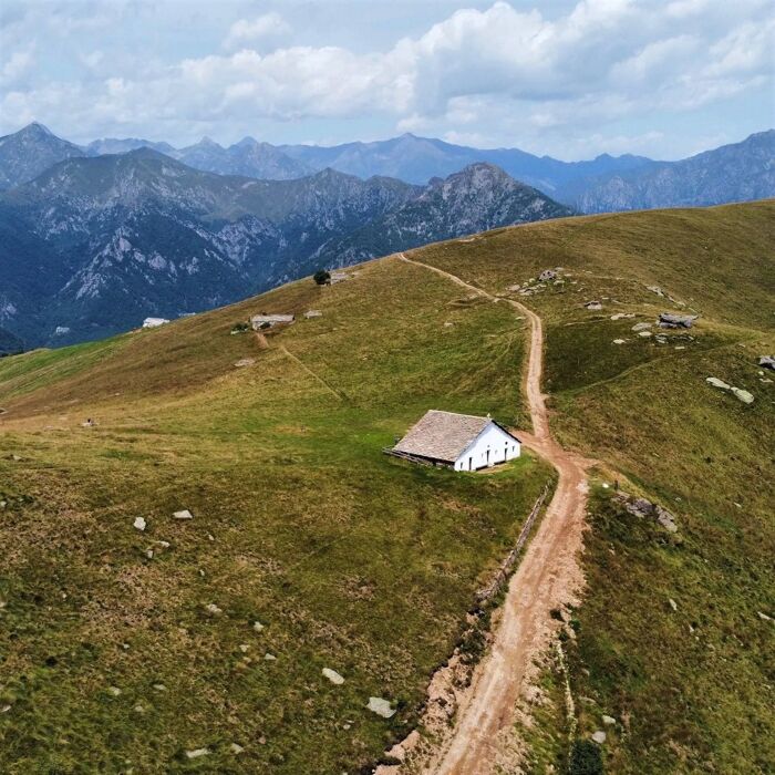Trekking a Cima Mares: un balcone sul Canavese Trekking a Cima Mares: un balcone sul Canavese desktop picture