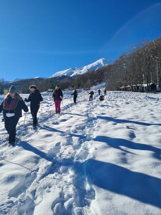 Ciaspolata nella storia alle pendici del Monte Cusna Ciaspolata nella storia alle pendici del Monte Cusna desktop picture