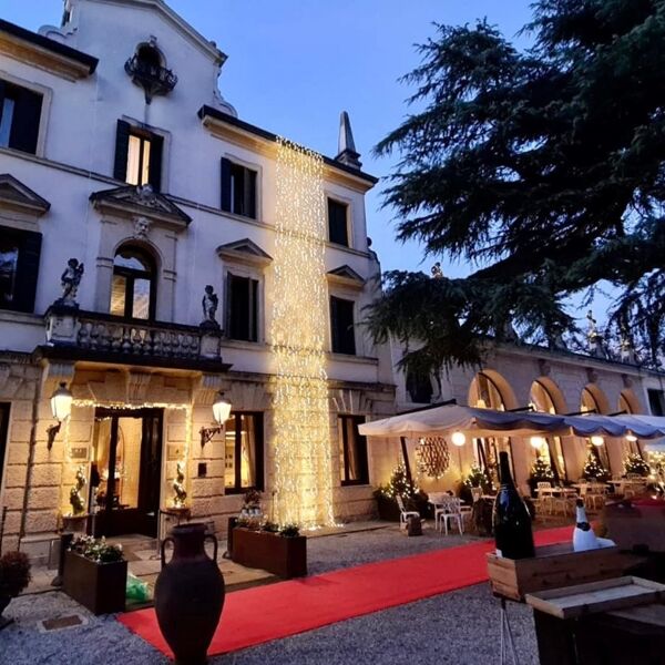 Event card Festa di Capodanno a Villa Italia con pernottamento in hotel e passeggiata a Padova cover image