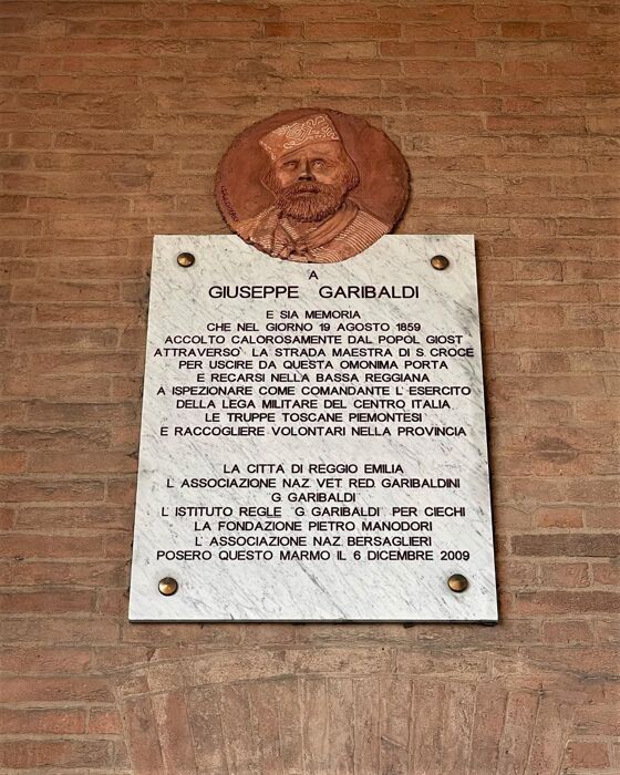 Reggio Emilia tra passato e presente: Tour da Borgo Emilio a Santa Croce Reggio Emilia tra passato e presente: Tour da Borgo Emilio a Santa Croce desktop picture