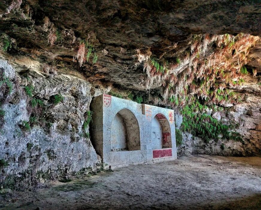 Escursione all'Eremo di San Marco: il gioiello aggrappato alla roccia Escursione all'Eremo di San Marco: il gioiello aggrappato alla roccia desktop picture