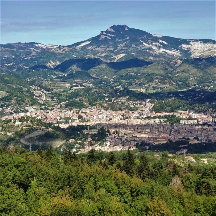 Escursione all'Eremo di San Marco: il gioiello aggrappato alla roccia Escursione all'Eremo di San Marco: il gioiello aggrappato alla roccia desktop picture