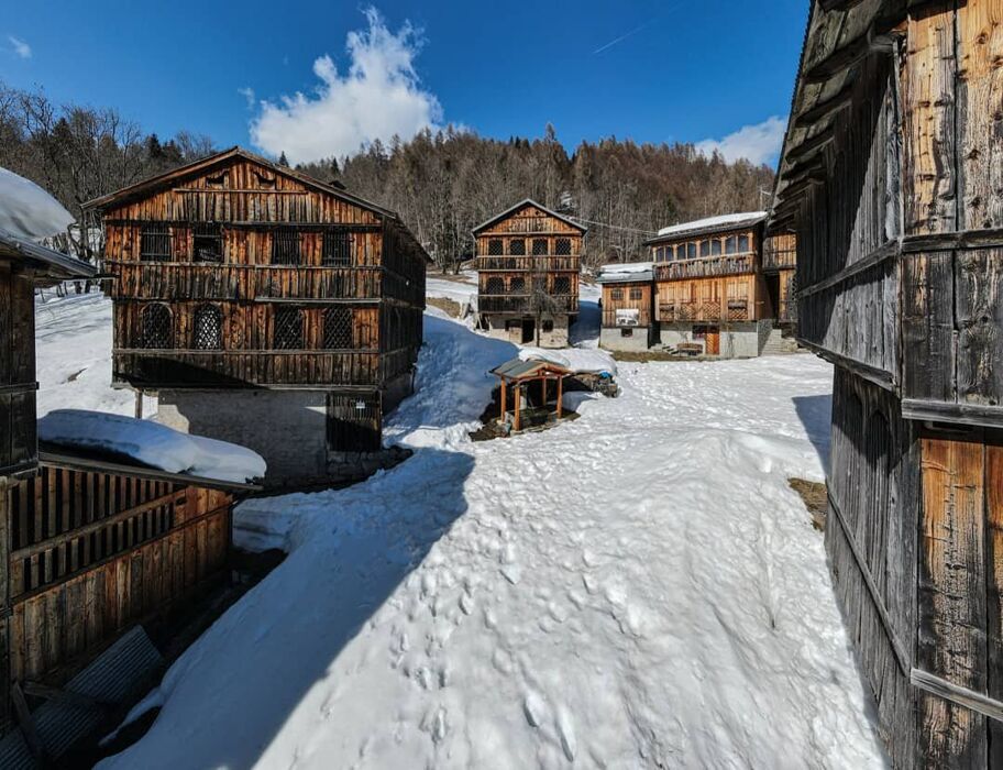 Val di Zoldo: Ciaspolata al laghetto del Vach e al borgo di Colcerver Val di Zoldo: Ciaspolata al laghetto del Vach e al borgo di Colcerver desktop picture