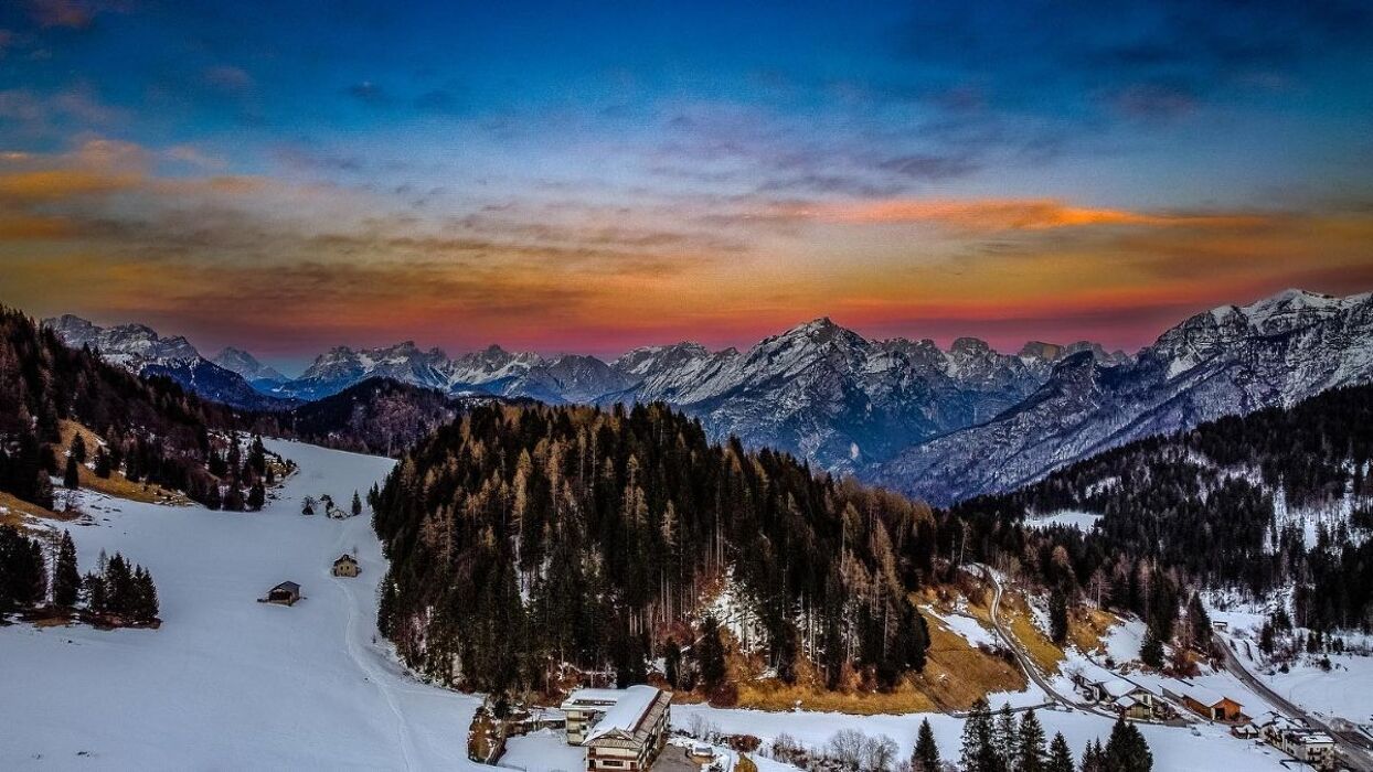 Ciaspolata panoramica al tramonto a Passo Cereda Ciaspolata panoramica al tramonto a Passo Cereda desktop picture