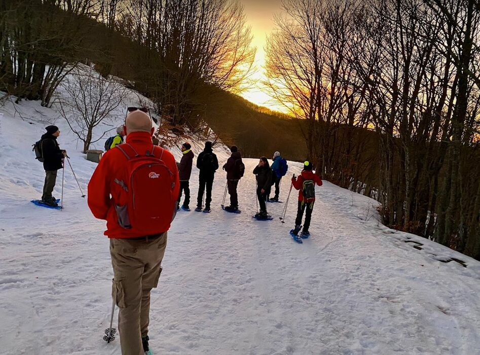 Ciaspolata ai piedi del Monte Ventasso con discesa al tramonto Ciaspolata ai piedi del Monte Ventasso con discesa al tramonto desktop picture