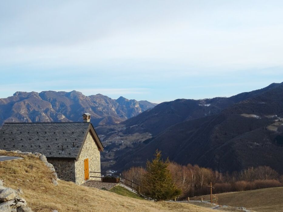 Escursione alla Culmine di San Pietro lungo la via del Taleggio Escursione alla Culmine di San Pietro lungo la via del Taleggio desktop picture