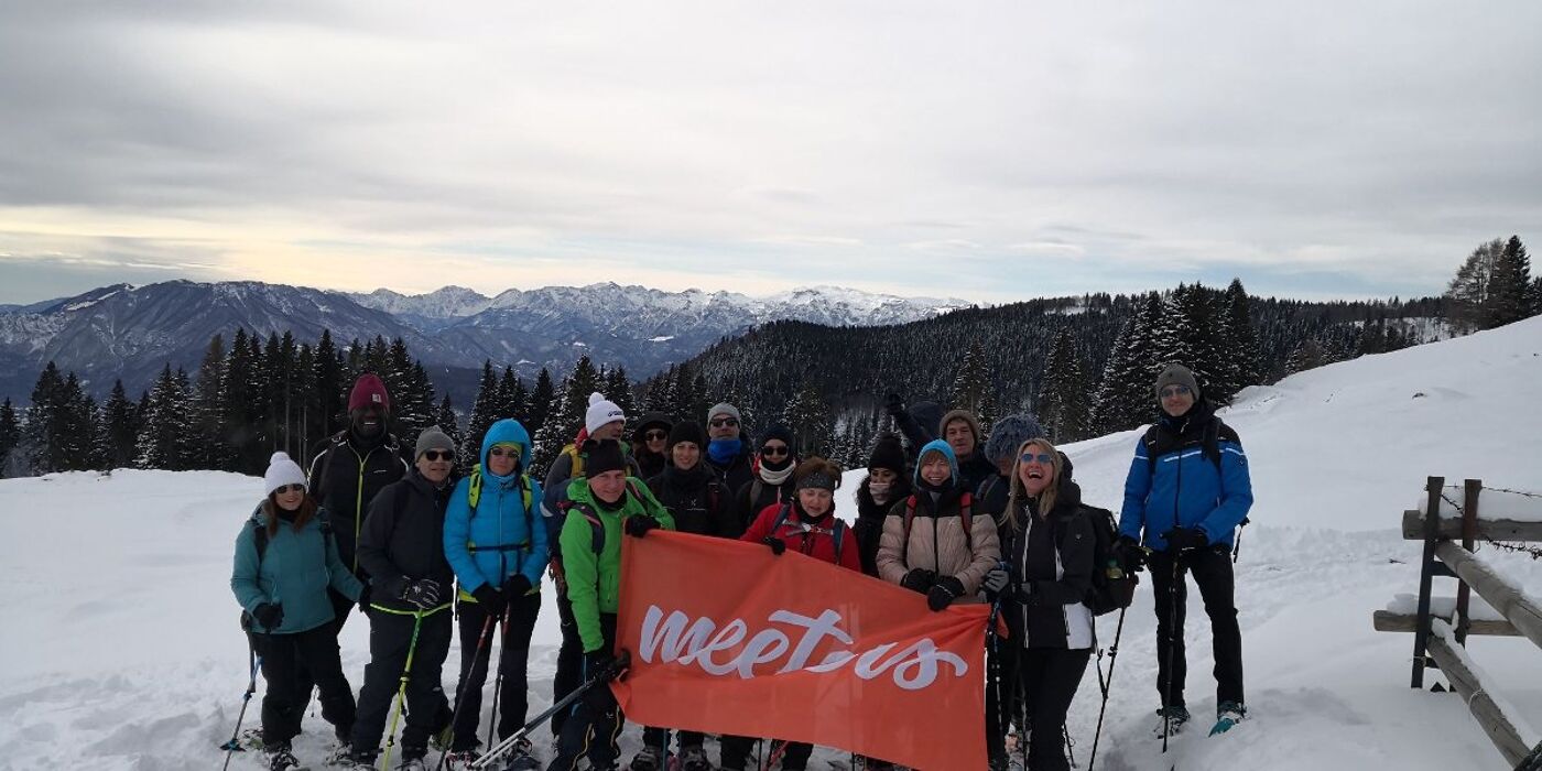 Ciaspolata sul Monte Erio: il balcone dell'Altopiano dei Sette Comuni Ciaspolata sul Monte Erio: il balcone dell'Altopiano dei Sette Comuni desktop picture