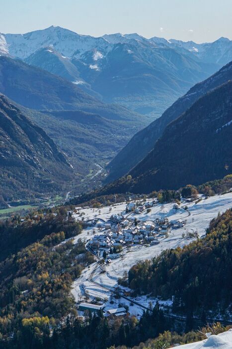 Ciaspolata in Valle Antigorio: i magici boschi di Foppiano Ciaspolata in Valle Antigorio: i magici boschi di Foppiano desktop picture