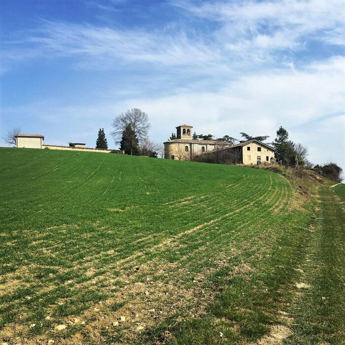 Trekking sulle colline reggiane: tra panorami, chiese e case a torre Trekking sulle colline reggiane: tra panorami, chiese e case a torre desktop picture