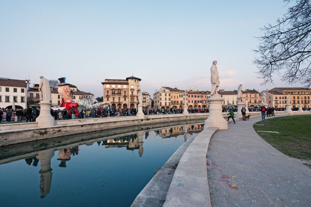 Meeters Family: caccia al tesoro di Carnevale in maschera a Padova Meeters Family: caccia al tesoro di Carnevale in maschera a Padova desktop picture