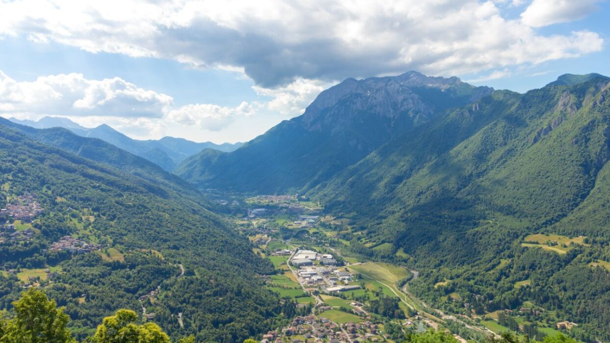 Passeggiata lungo il Pioverna in Valsassina con pranzo tipico Passeggiata lungo il Pioverna in Valsassina con pranzo tipico desktop picture