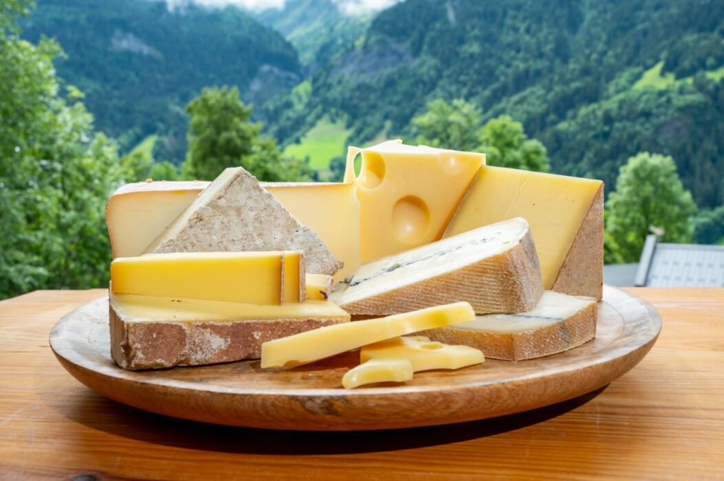 Passeggiata lungo il Pioverna in Valsassina con pranzo tipico Passeggiata lungo il Pioverna in Valsassina con pranzo tipico desktop picture