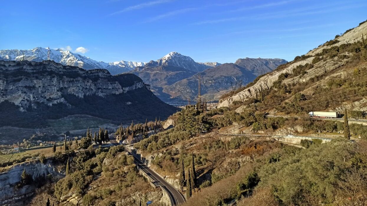 Trekking alla scoperta di Torbole e dell'Alto Garda Trekking alla scoperta di Torbole e dell'Alto Garda desktop picture