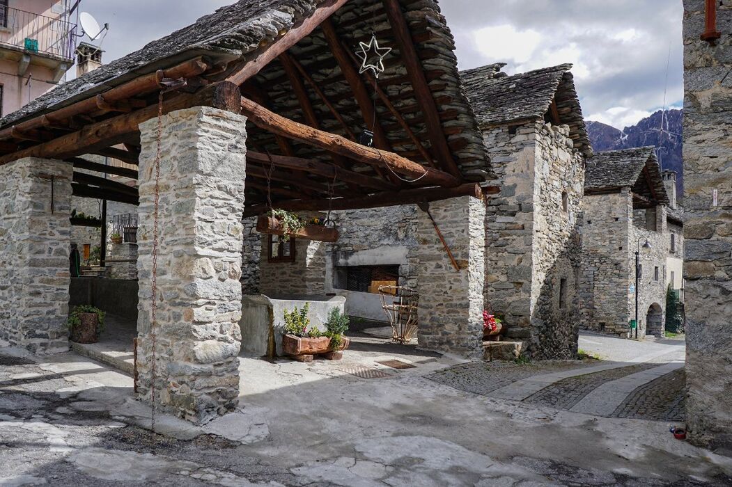 Mille villaggi in uno: escursione tra le antiche frazioni di Montecrestese Mille villaggi in uno: escursione tra le antiche frazioni di Montecrestese desktop picture