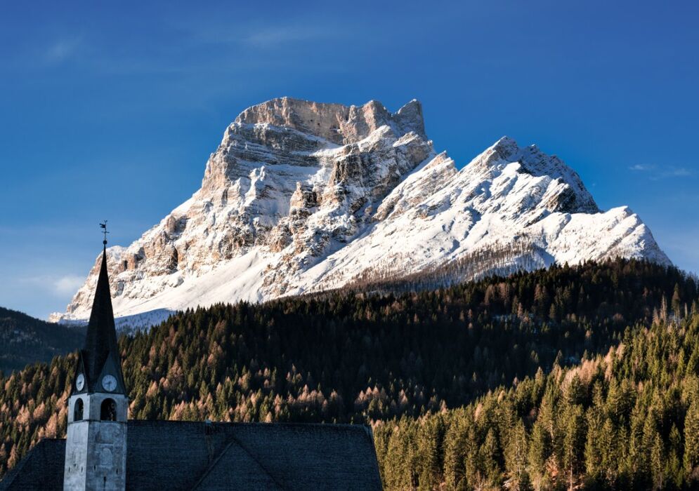 Ciaspolata fra le mitiche Cinque Torri Ciaspolata fra le mitiche Cinque Torri desktop picture