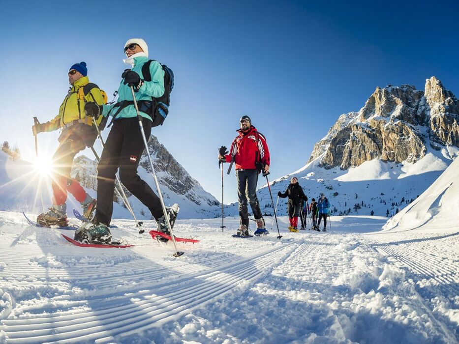 Ciaspolata fra le mitiche Cinque Torri Ciaspolata fra le mitiche Cinque Torri desktop picture