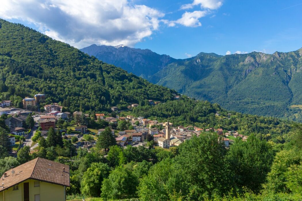 Passeggiata tra i Borghi della Valsassina: tra storia e natura Passeggiata tra i Borghi della Valsassina: tra storia e natura desktop picture