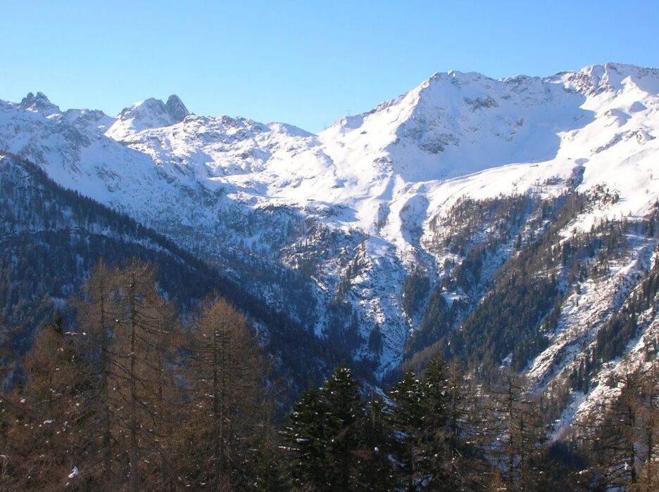 Ciaspolata con pranzo in rifugio nella Valle del Bitto Ciaspolata con pranzo in rifugio nella Valle del Bitto desktop picture