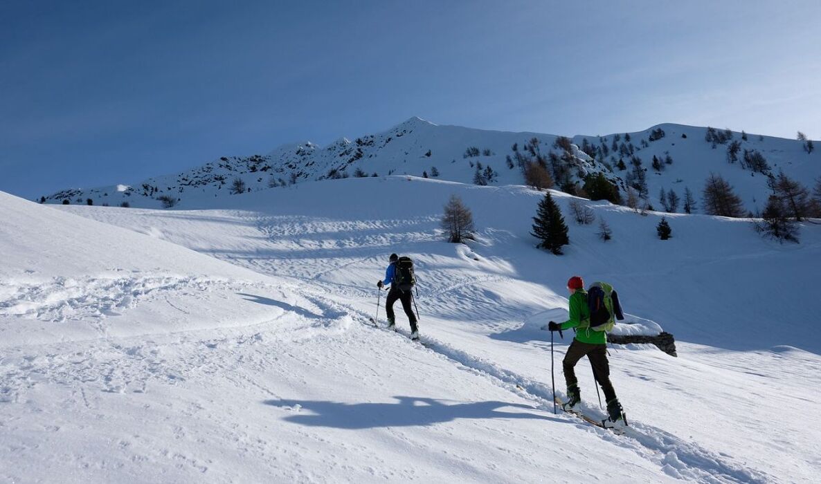 Ciaspolata con pranzo in rifugio nella Valle del Bitto Ciaspolata con pranzo in rifugio nella Valle del Bitto desktop picture