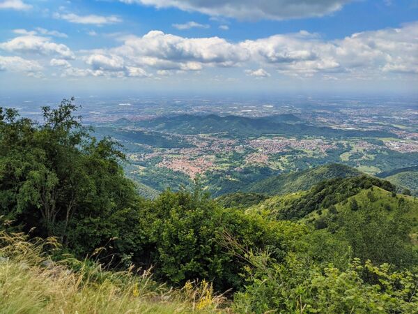 Event card Trekking con Pranzo sul Canto Alto: il balcone naturale di Bergamo cover image