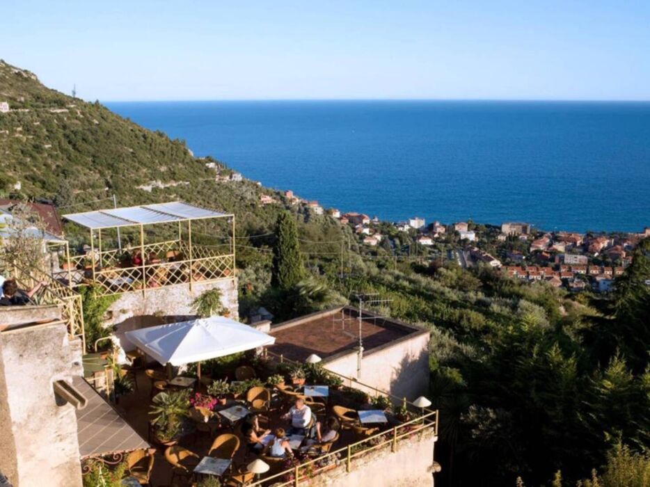 Escursione a Verezzi: primavera sul mare Escursione a Verezzi: primavera sul mare desktop picture