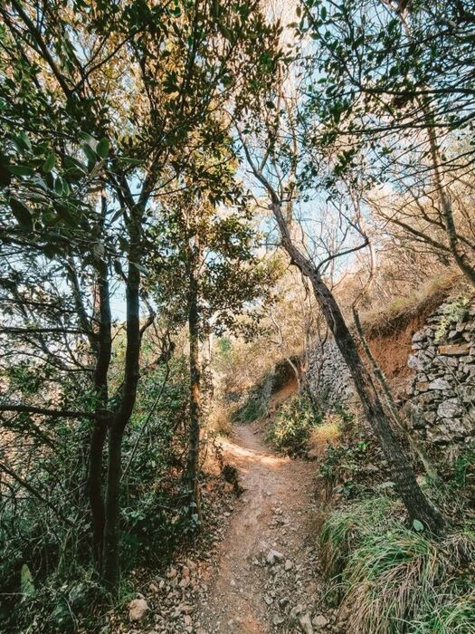 Trekking sul mare a Noli: Sentiero del Pellegrino e Grotta dei Falsari Trekking sul mare a Noli: Sentiero del Pellegrino e Grotta dei Falsari desktop picture