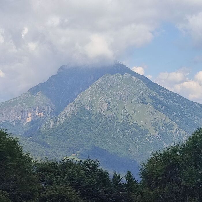 Da Carenno al laghetto del Pertús: tra faggete e panorami mozzafiato Da Carenno al laghetto del Pertús: tra faggete e panorami mozzafiato desktop picture