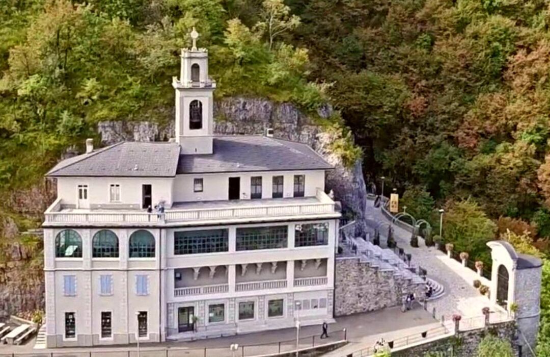 Trekking dalla Val Brunone al Santuario della Cornabusa Trekking dalla Val Brunone al Santuario della Cornabusa desktop picture