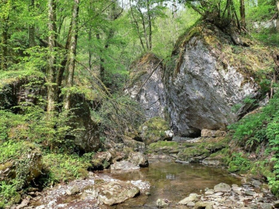 Trekking dalla Val Brunone al Santuario della Cornabusa Trekking dalla Val Brunone al Santuario della Cornabusa desktop picture