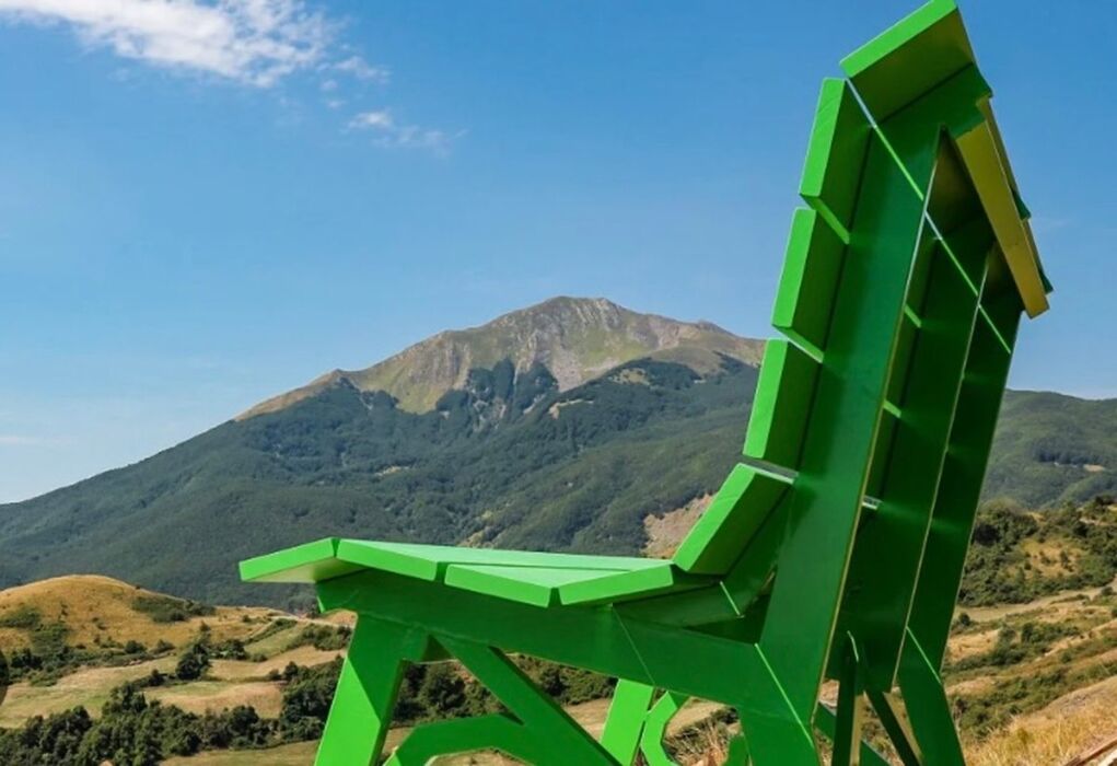 Trekking panoramico a Vallisnera: tra la big bench verde e la cascata della Carvara Trekking panoramico a Vallisnera: tra la big bench verde e la cascata della Carvara desktop picture