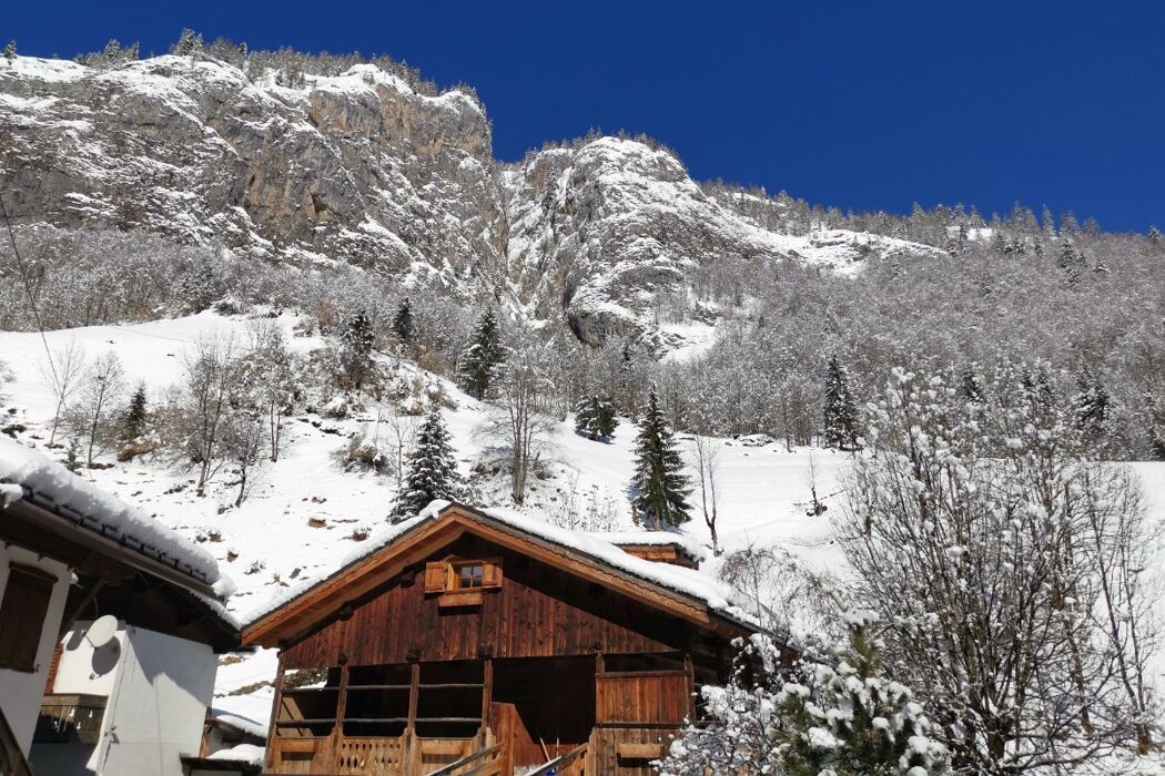 Ciaspolata dal Rifugio Fedare: tra il Nuvolau e la Marmolada Ciaspolata dal Rifugio Fedare: tra il Nuvolau e la Marmolada desktop picture