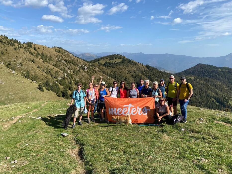 Dal Monte Farno al Rifugio Parafulmine: trekking in Val Gandino Dal Monte Farno al Rifugio Parafulmine: trekking in Val Gandino desktop picture