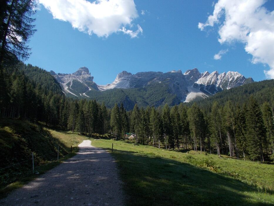 Val di Zoldo: Trekking al laghetto del Vach e al borgo di Colcerver Val di Zoldo: Trekking al laghetto del Vach e al borgo di Colcerver desktop picture