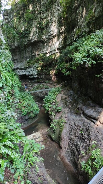 Escursione nella Valsorda in Lessinia: tra ponti e cascate Escursione nella Valsorda in Lessinia: tra ponti e cascate desktop picture