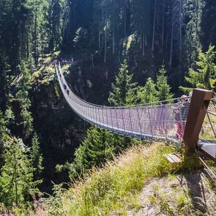 Escursione nella Valsorda in Lessinia: tra ponti e cascate Escursione nella Valsorda in Lessinia: tra ponti e cascate desktop picture