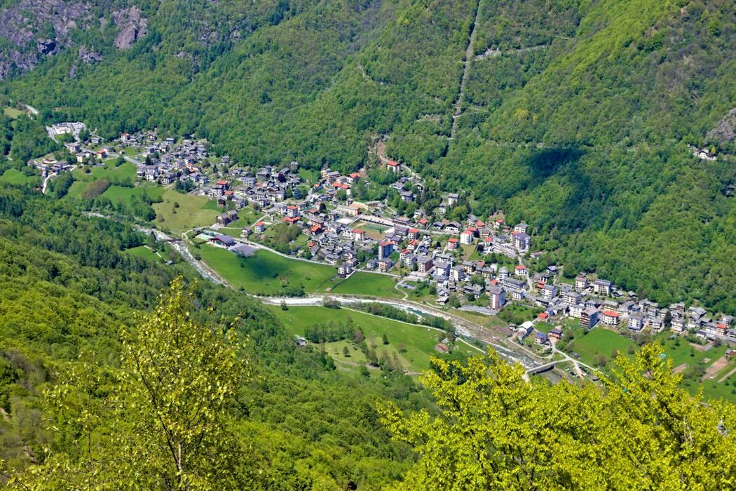 Trekking sotto la Luna Rosa di Cantoira Trekking sotto la Luna Rosa di Cantoira desktop picture