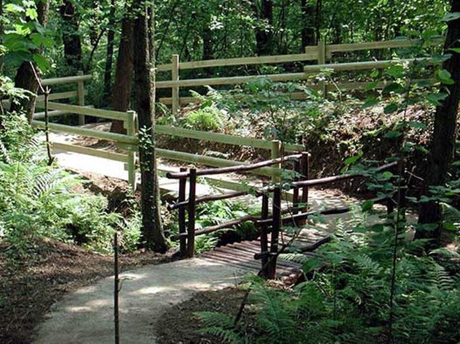 Escursione a Castel Baradello e Parco Spina Verde a Como Escursione a Castel Baradello e Parco Spina Verde a Como desktop picture