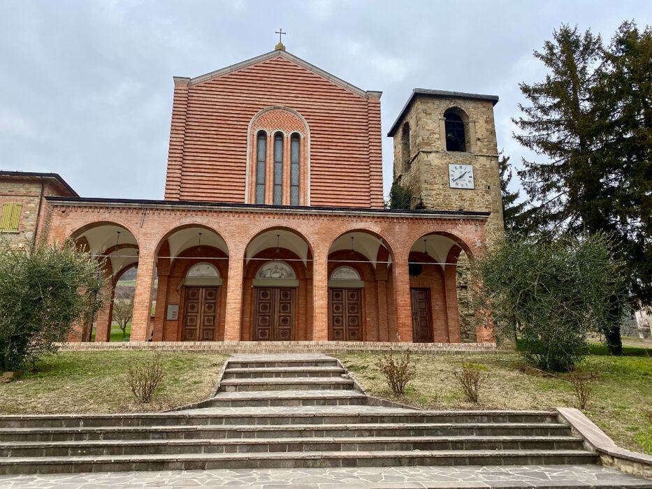 Escursione panoramica a Baiso: tra big bench e borghi fantasma Escursione panoramica a Baiso: tra big bench e borghi fantasma desktop picture