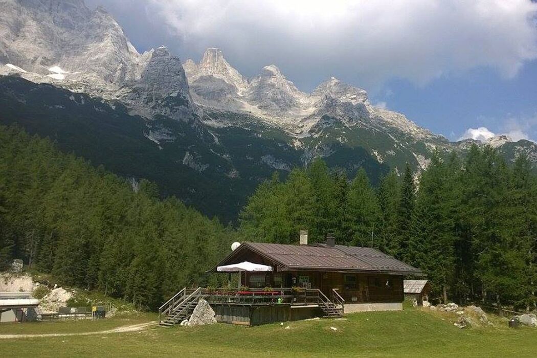 Trekking con pranzo ai piedi del Monte Civetta: le Sorgenti del Maè Trekking con pranzo ai piedi del Monte Civetta: le Sorgenti del Maè desktop picture