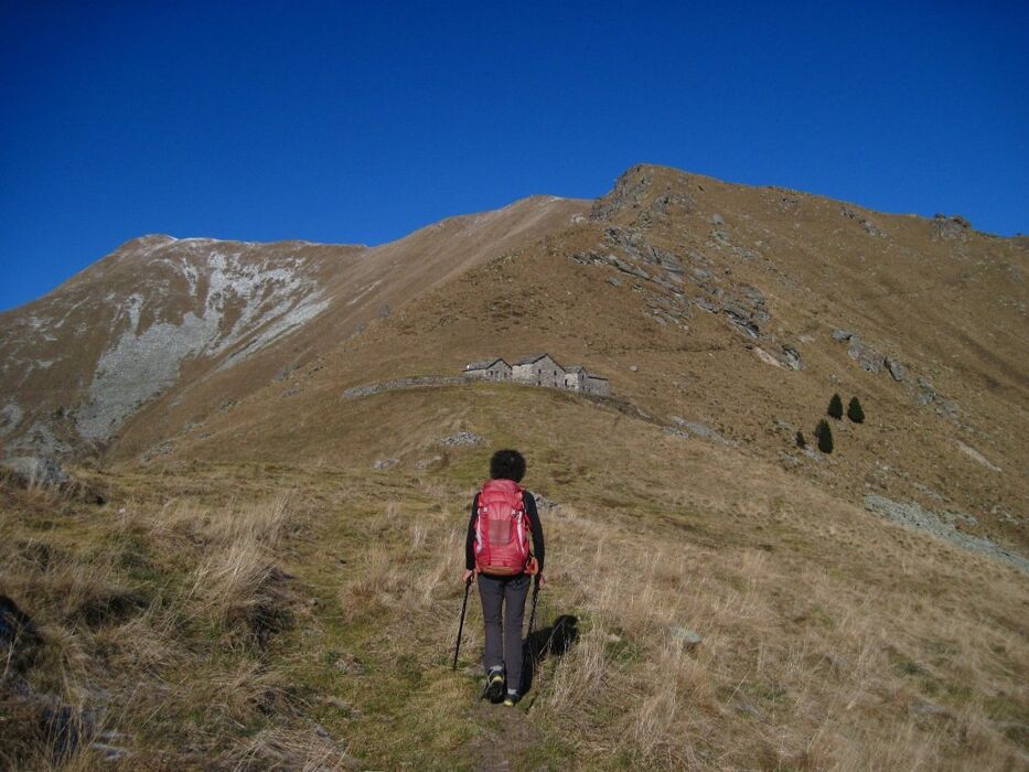 Trekking alla conquista di Monte Vaccarezza e Cima dell’Angiolino Trekking alla conquista di Monte Vaccarezza e Cima dell’Angiolino desktop picture