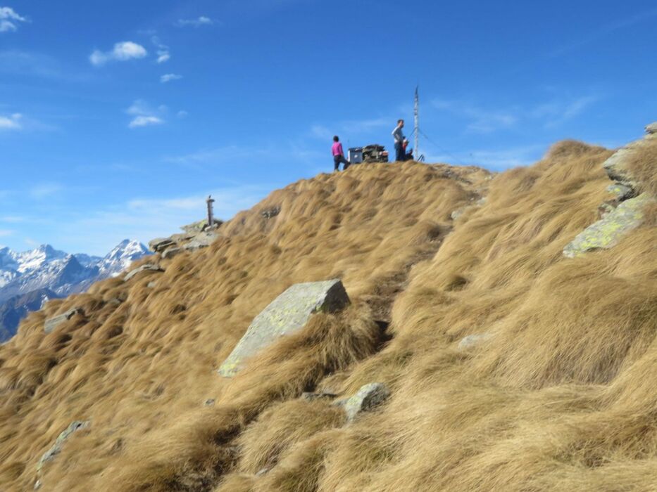 Trekking alla conquista di Monte Vaccarezza e Cima dell’Angiolino Trekking alla conquista di Monte Vaccarezza e Cima dell’Angiolino desktop picture